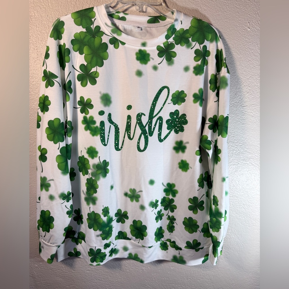 St Patrick’s Day Irish Shamrock Sweatshirt Green White Clover Print Size M